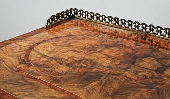 VITRINSKÅP, nyrenässans, omkring sekelskiftet 1800/1900.
