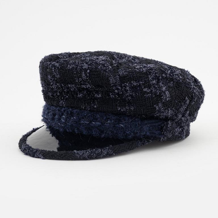 Chanel, a wool mix bouclé hat, size S.