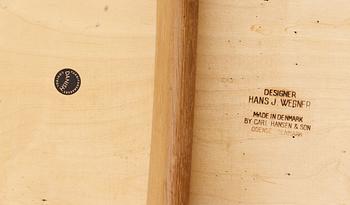 HANS J WEGNER 
Karmstolar, 1 par, Carl Hansen & Son, Danmark 1950-tal.