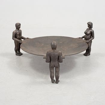 ERIK HÖGLUND, skulptur/skålfat, järn/smide, stämplad HÖGLUND. Lars KONSTSMIDE. L. Larsson.