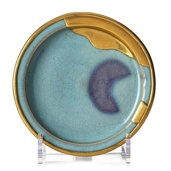 980. A Jun glazed dish with a purple splash in the shape of a crescent moon, Jin/Yuandynasty.