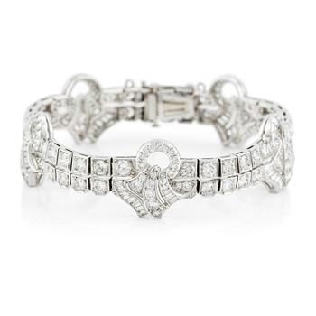 521A. A platinum bracelet with round brilliant-, eight- and baguette-cut diamonds, Gübelin.