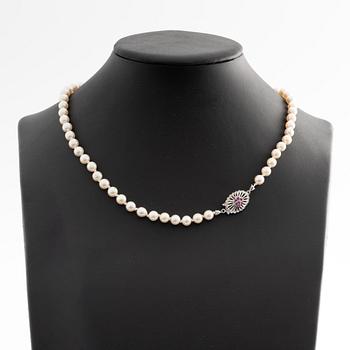 Pearl necklace, with cultured saltwater pearls, clasp in 18K white gold with pink sapphires.