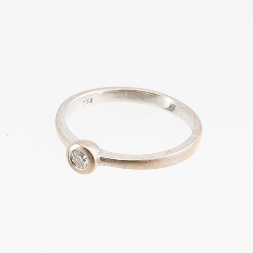 Ring, 18K white gold set with a round brilliant-cut diamond.