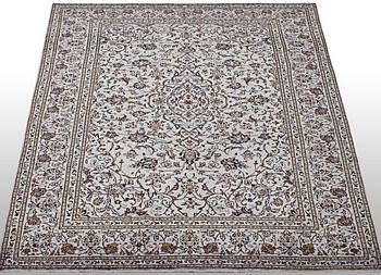 A carpet, Kashan, ca 295 x 194 cm.