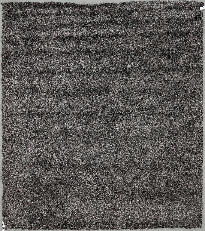 MATTA, rya. Kasthall, 2000-tal. Ca 365x335 cm.