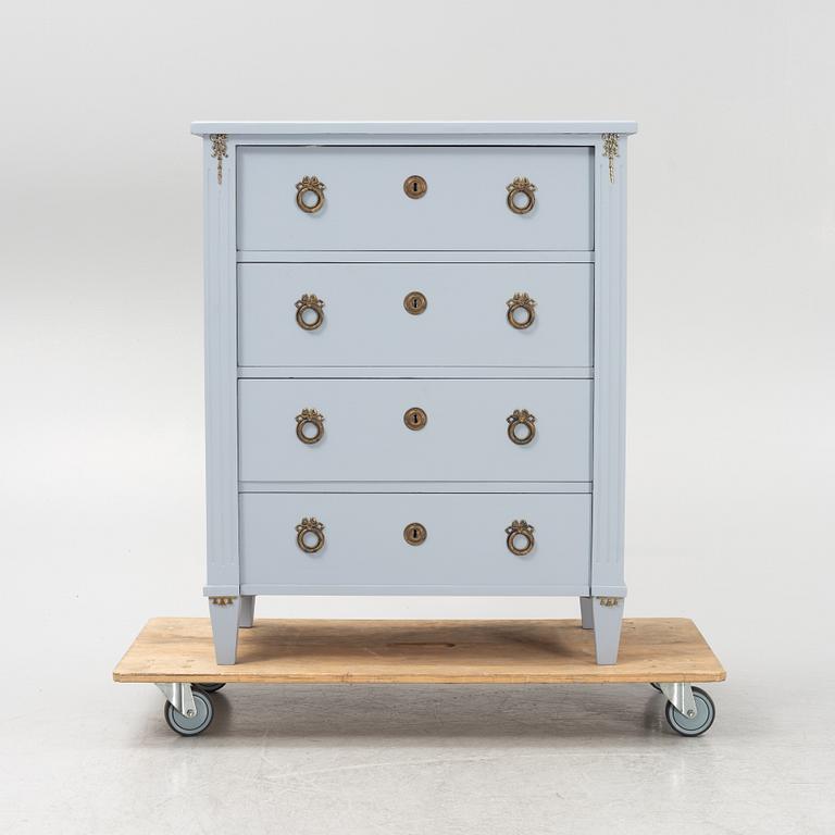 A painted Gustavian style chset of drawers, early 20th Century.