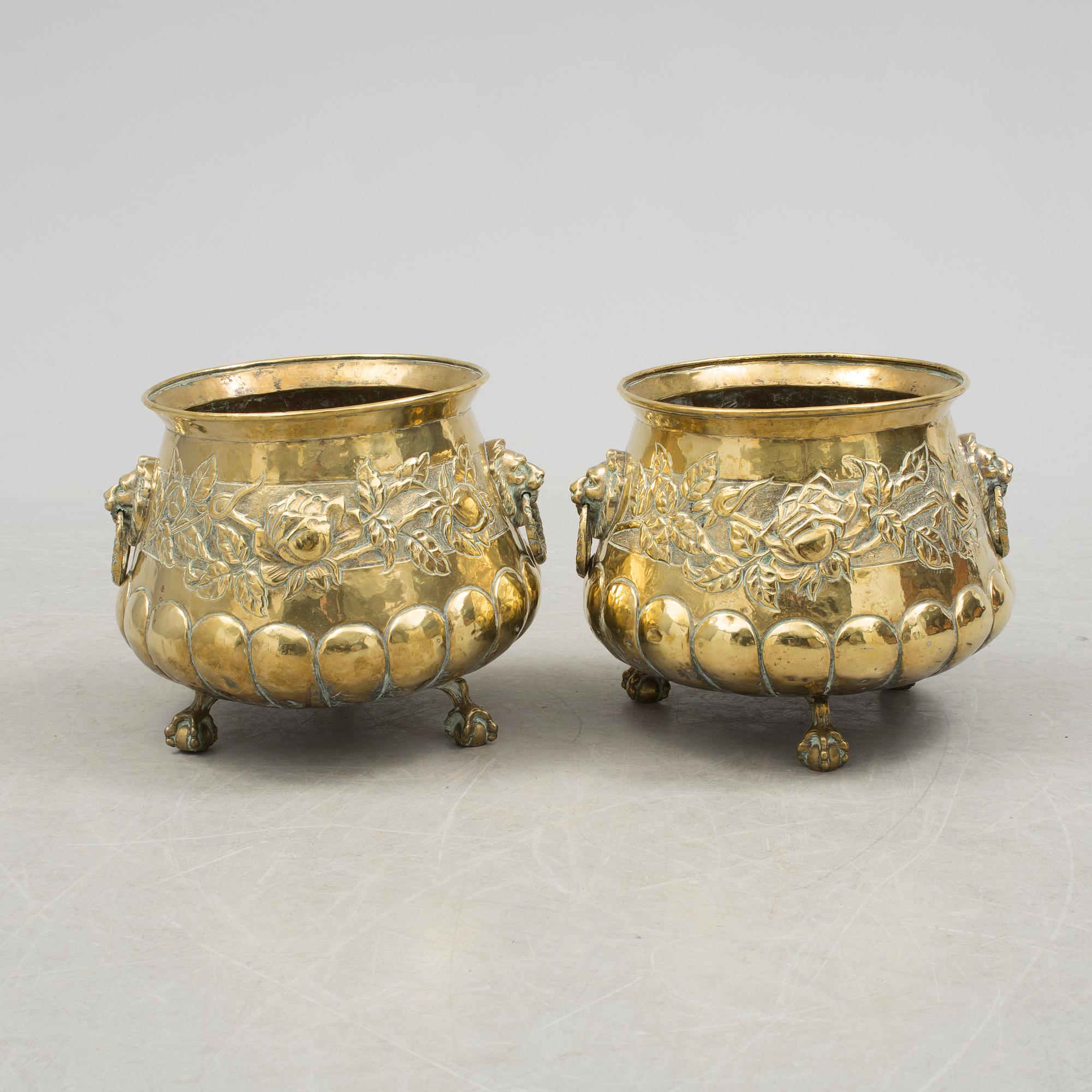 A PAIR OF BRASS FLOWER POTS, Ernest Houbian, Dinant, 19th century.