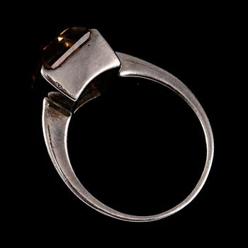 RING, 18k guld samt platina med fasettslipad citrin, märkt Lecia, 2000-tal. Vikt 10 g.