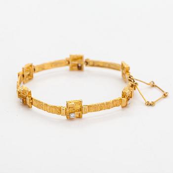 Björn Weckström, "Timanttietapit", an 18K gold bracelet with ca. 0.12 ct of diamonds. Lapponia 1977.