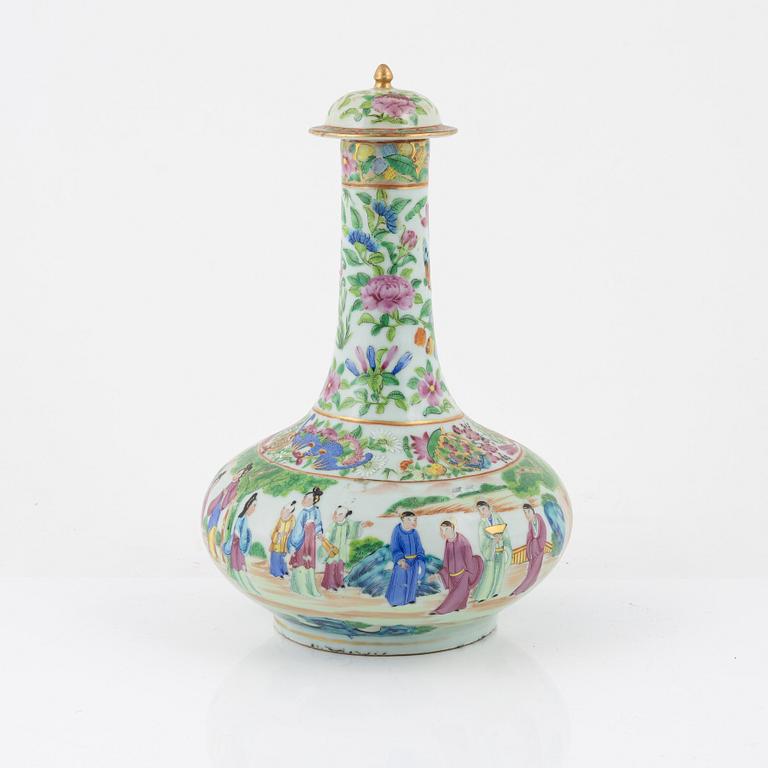 A Kanton vase with cover, China, late Qing dynasty.