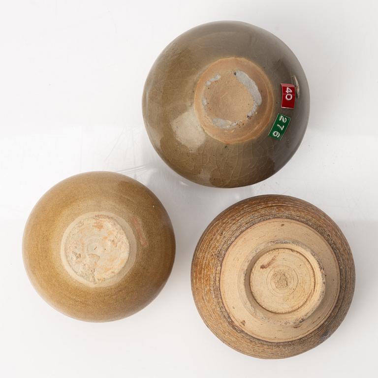 Krukor, två stycken, vaser, två stycken, skål och kanna, Mingdynastin (1368-1644.