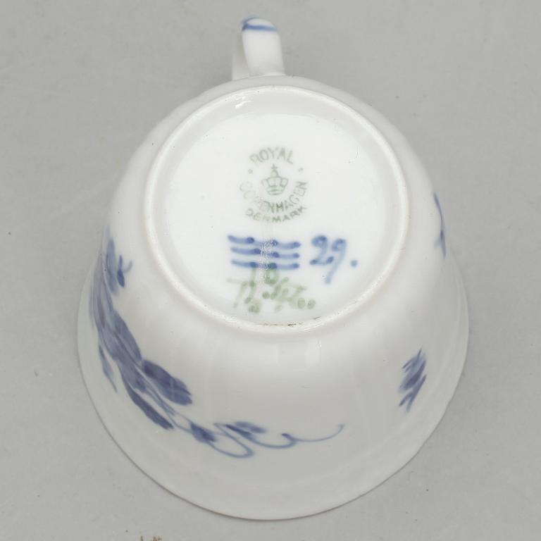 KAFFESERVIS, porslin, 
33 delar, "Blå Blomst", Royal Copenhagen.