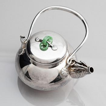 A silver tea pot with cover, Japan, early 20th century.