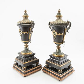 Decorative urns, a pair from the first half of the 20th century.