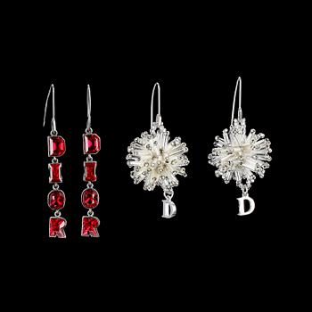 1410. Two pair of earrings by Christian Dior.