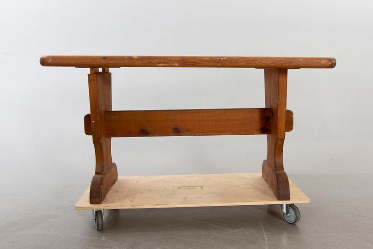 A five pieces 1930:s pine dining set.