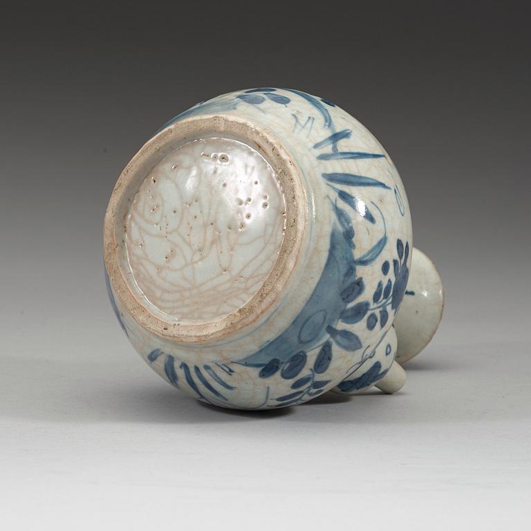 A blue and white kraak kendi, Ming dynasty Wanli (1572-1620).