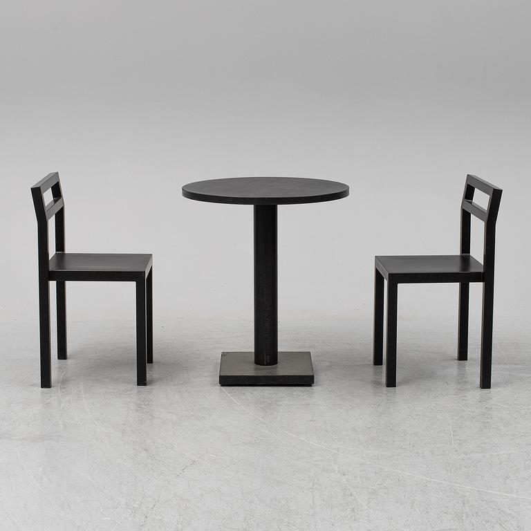 BORIS BERLIN/POUL CHRISTIANSEN, bord med två stolar, "Non", Komplot design, Källemo.