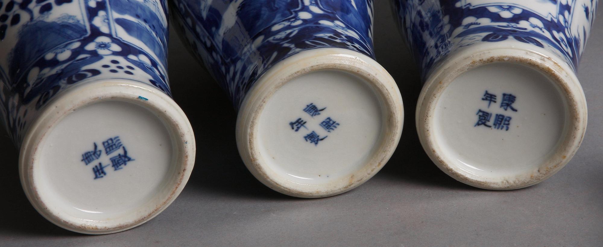 GARNITYR med VASER SAMT LOCKURNOR, 5 delar, porslin, sen Qing, Kina.