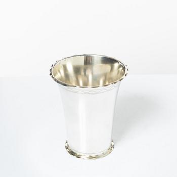 Skål, bägare samt vas, silver, Sverige, 1900-talets första hälft.