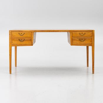 Skrivbord, Valnöt, 1900-talets mitt/ andra hälft.