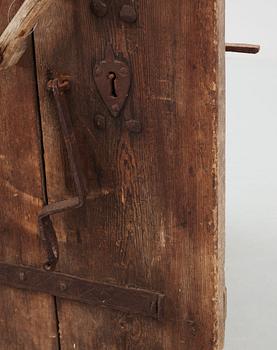 DÖRR, trä, allmoge, Dalarna, dat 1685.