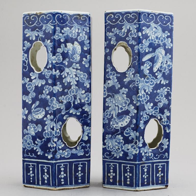 A pair of lanterns/mounted as lamps, late Qingdynasty, circa 1900.
