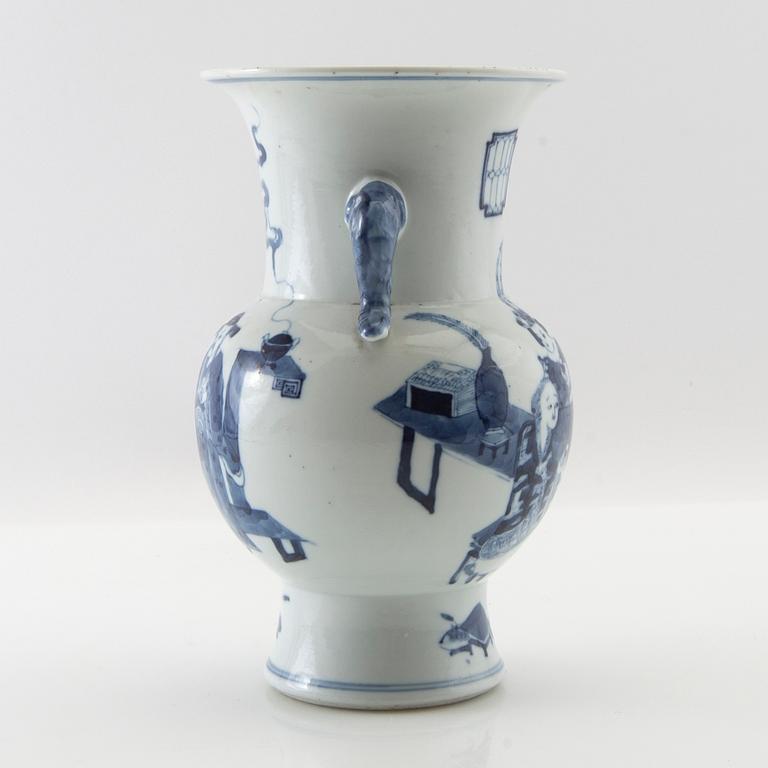 Vase porcelain China late Qing.