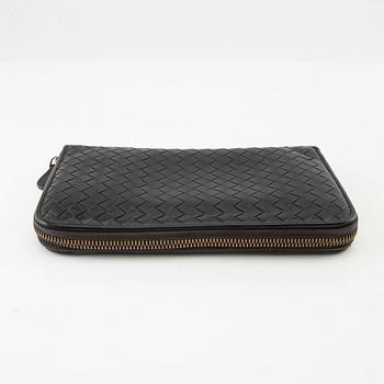 Bottega Veneta wallet.