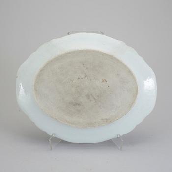 STEKFAT, porslin, Kina, Qianlong (1736-95).