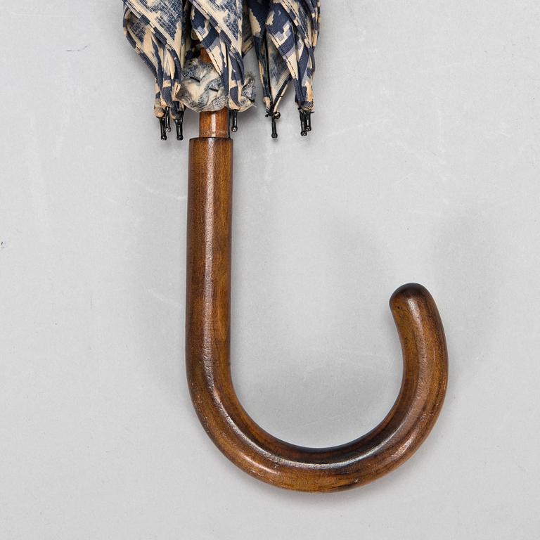 Christian Dior, paraply, clutch, scarf.