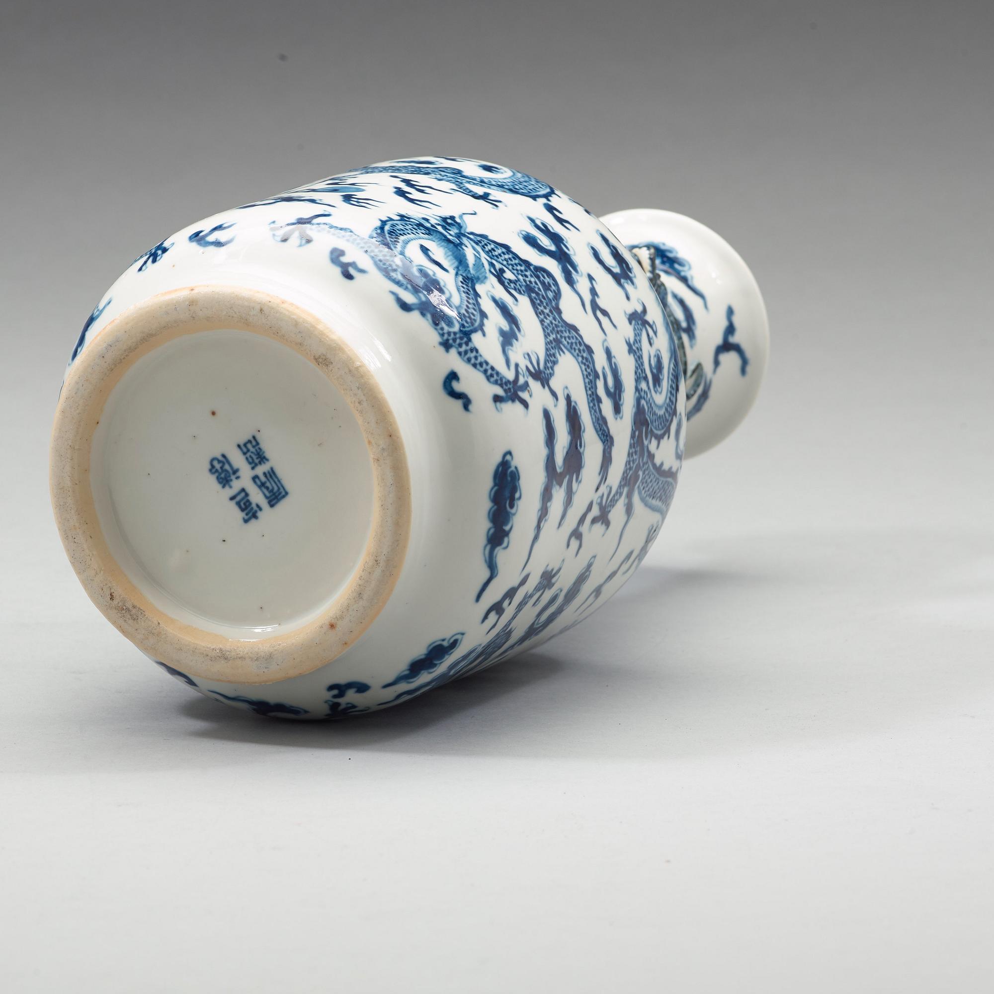 VAS, porslin. Qingdynastin, 1800-tal.