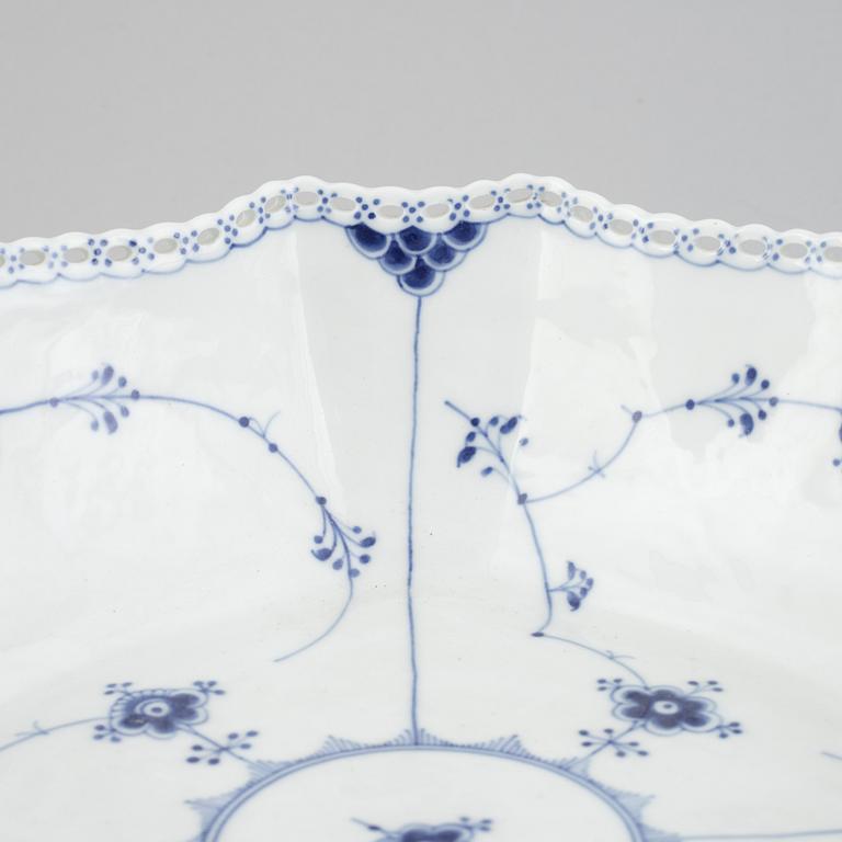 A Large 'Blue Fluted Full Lace' porcelain bowl, Royal Copenhagen, model 1153, 1898-1923.