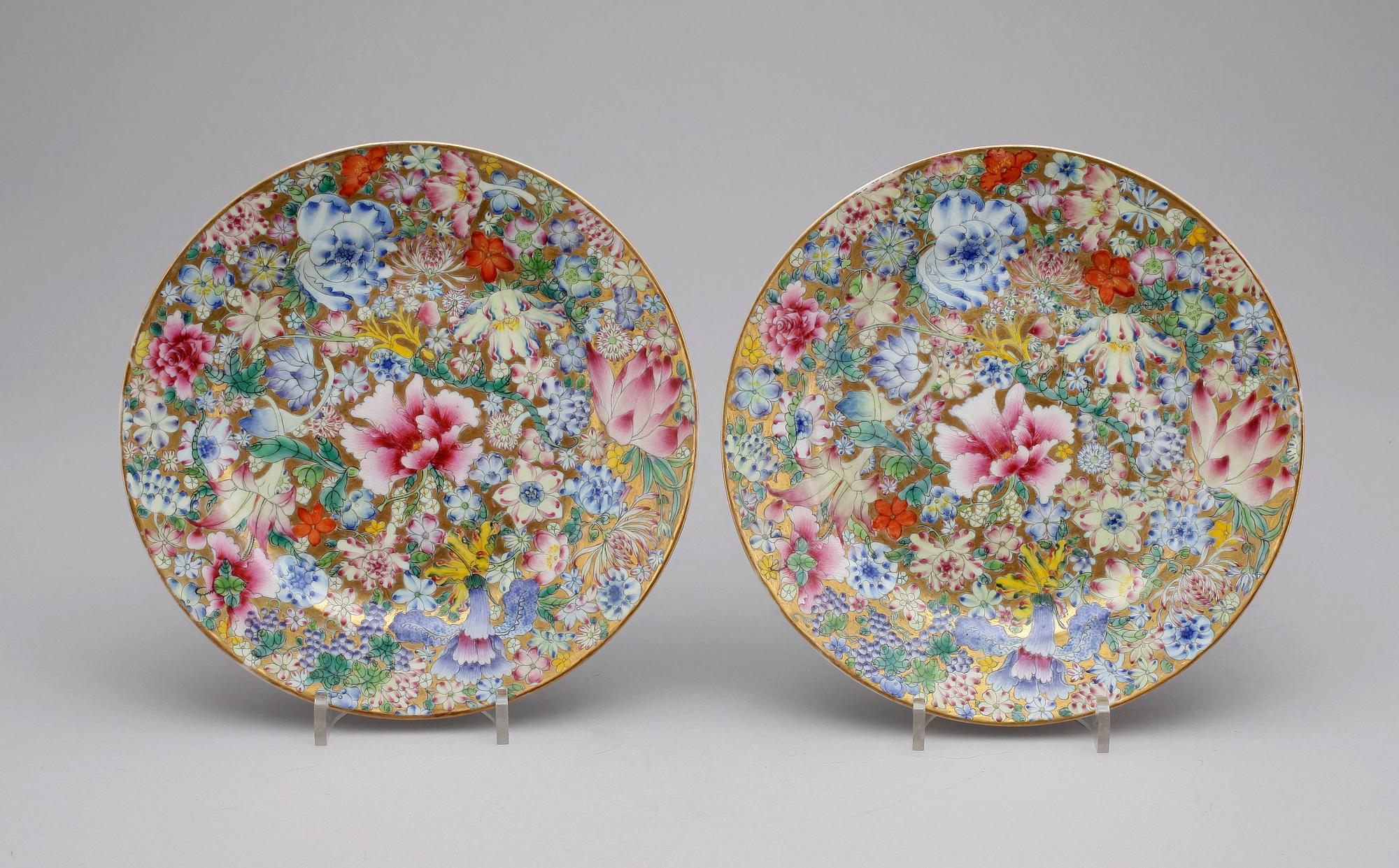 TALLRIKAR, ett par, porslin, Kina,  1900-tal.