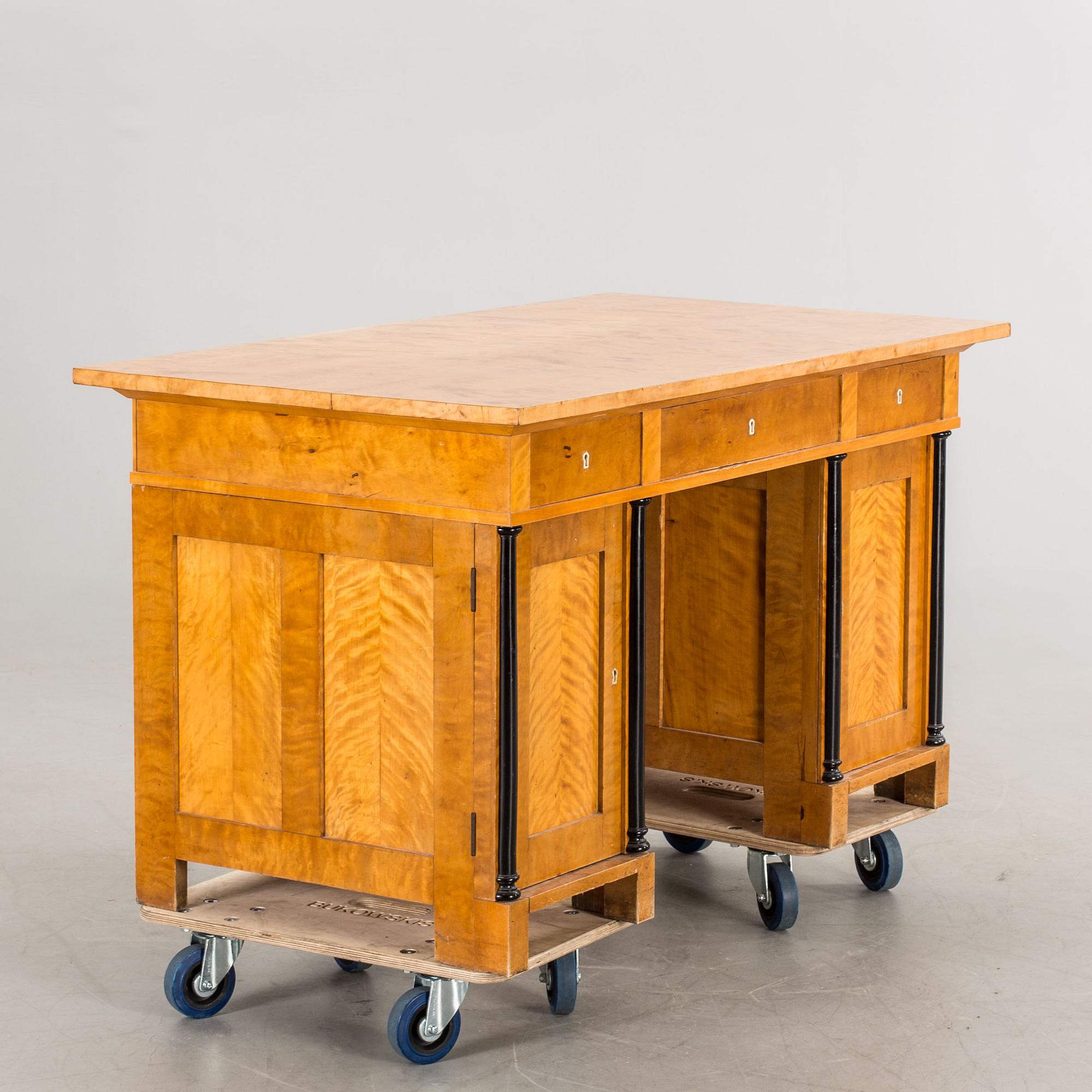 An early 20th century Karl Johan style birch writing table.