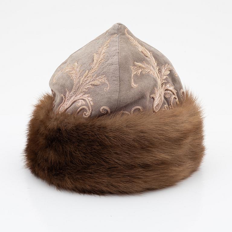 Hermès, a mink fur hat.