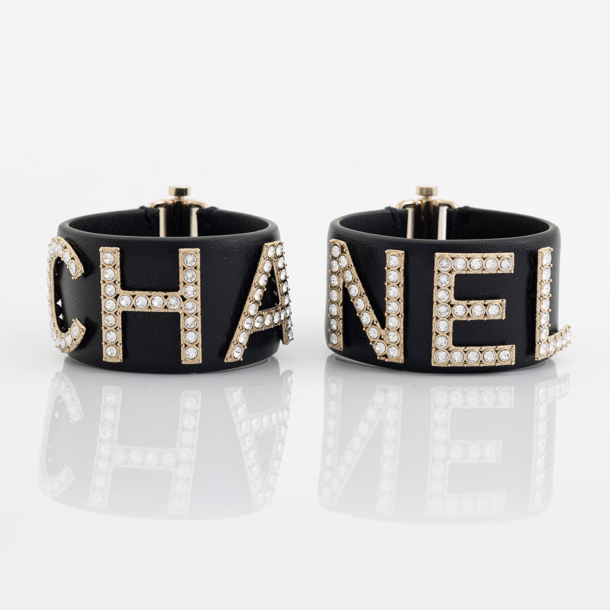 Chanel, armband, ett par.