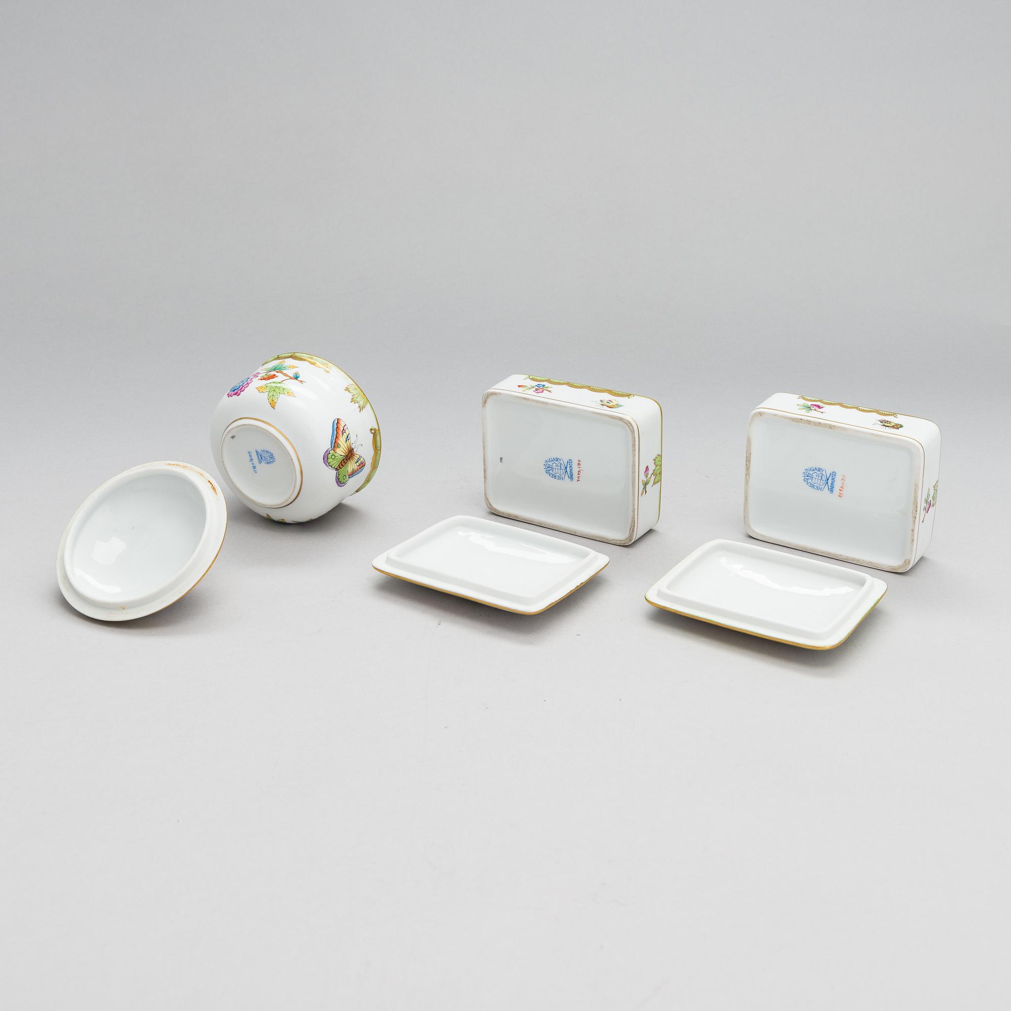 A Herend Queen Victoria VBO porcelain coffee set and two trinket boxes, totally 19 pieces, Hungary.