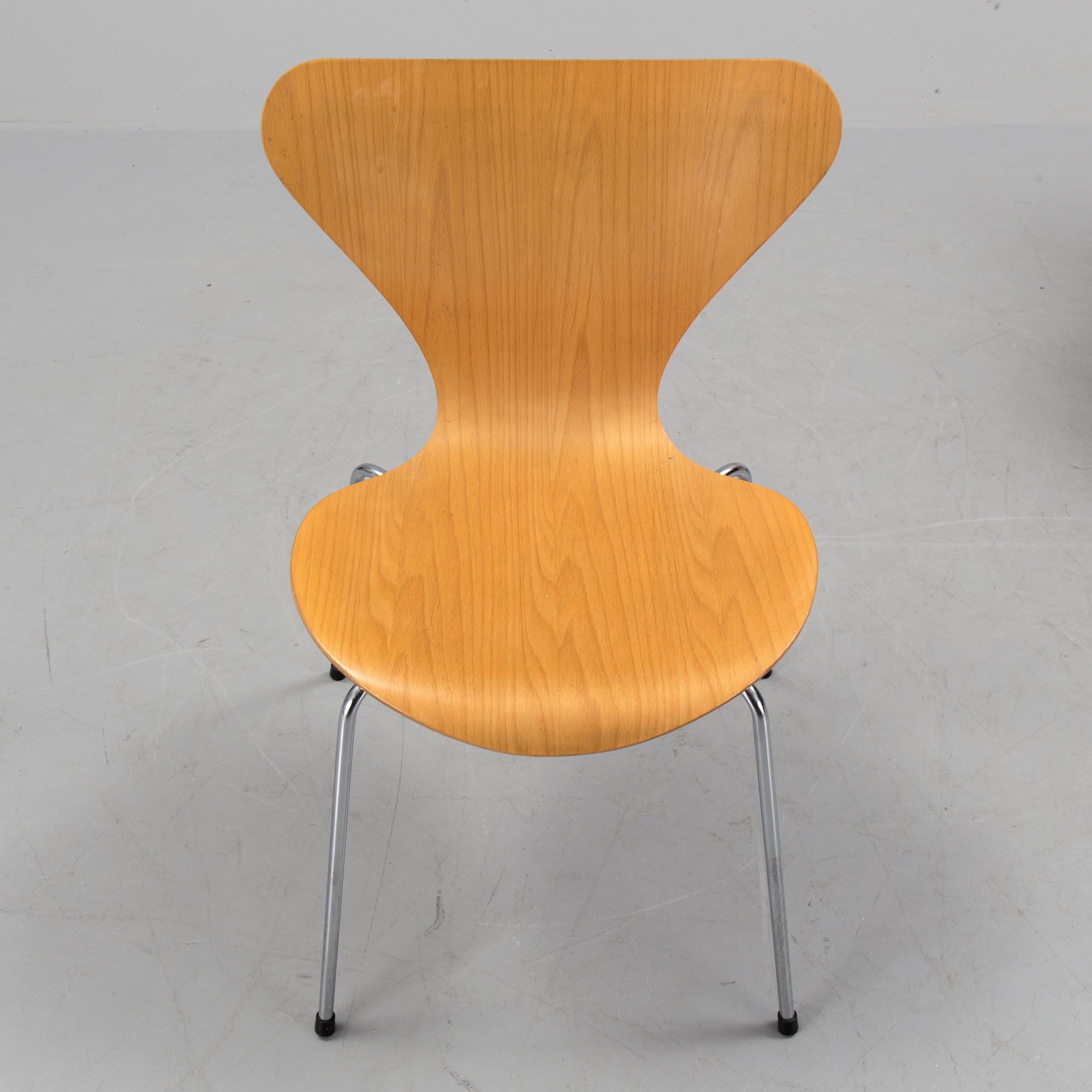 A set of 11 1980s  "Sjuan" chairs by Fritz Hansen.