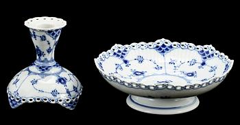 KAFFESERVISDELAR, 31 st, porslin,"Musselmalet", mestadels helblond, Kongl Dansk.