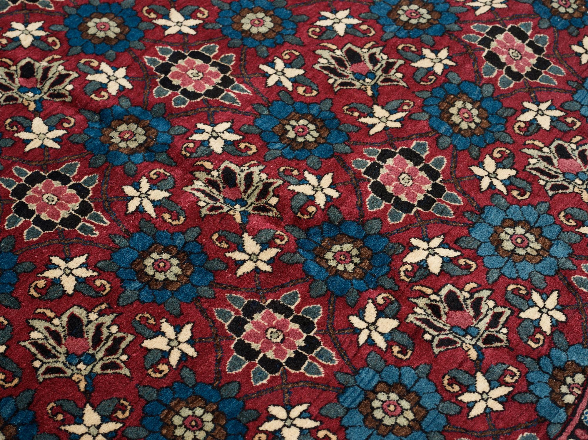 MATTA, semiantik Veramin, ca 307-310 x 202,5-206 cm.