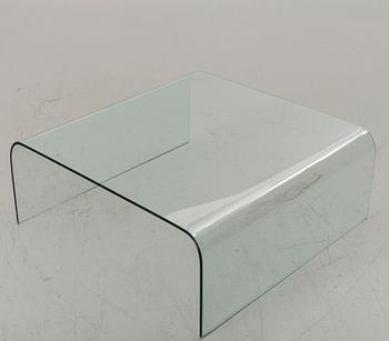 A GLASS SOFA TABLE.