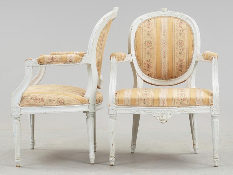 KARMSTOLAR, ett par, gustaviansk stil, omkring 1900-talets mitt.