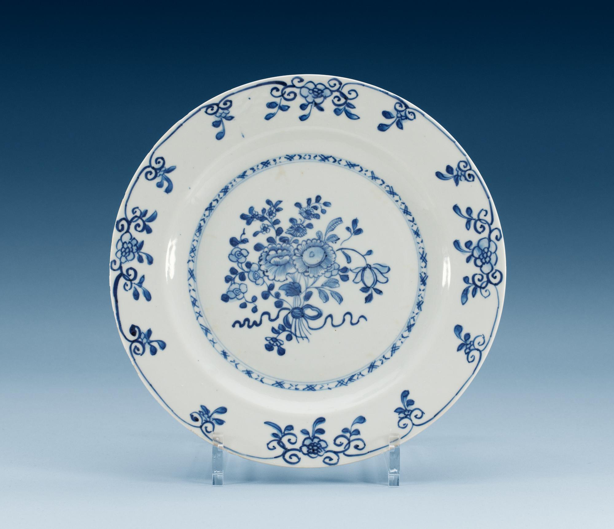 A set of 22 blue and white dinner plates, Qing dynasty, Qianlong (1736-95).