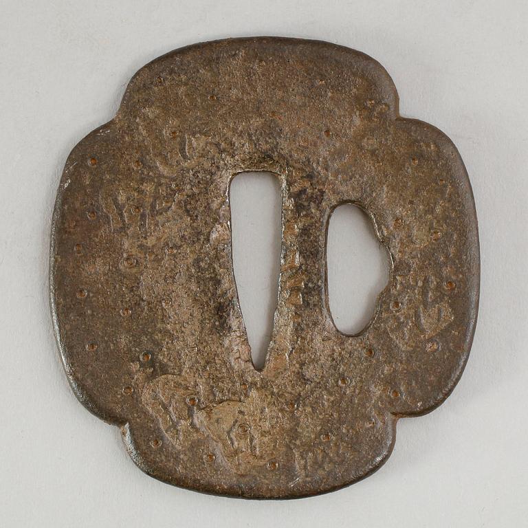 TSUBA, 3 st, järn, Japan, 1600-/1700-tal respektive 1700-/1800-tal.