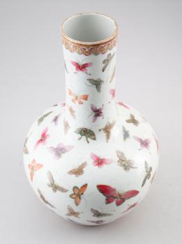 VAS, porslin, Kina, möjligen 1900-tal.