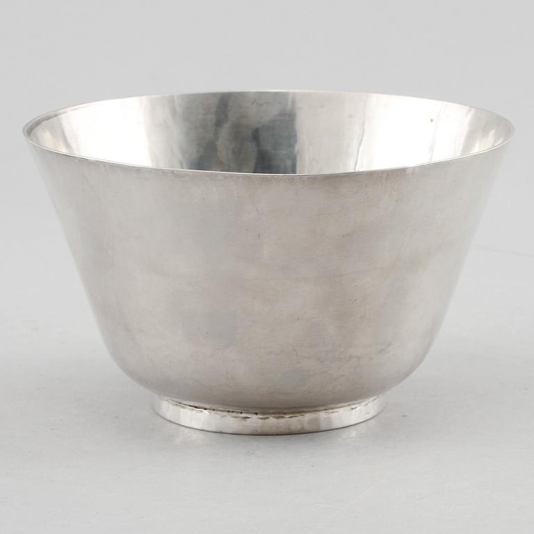 SKÅL, silver, Tore Kullander, Borås, 1946. Vikt 230 g.