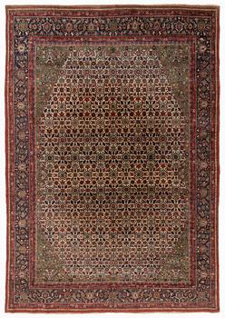 A carpet, semi.-antique, possibly Tabriz, ca 291 x 203 cm.