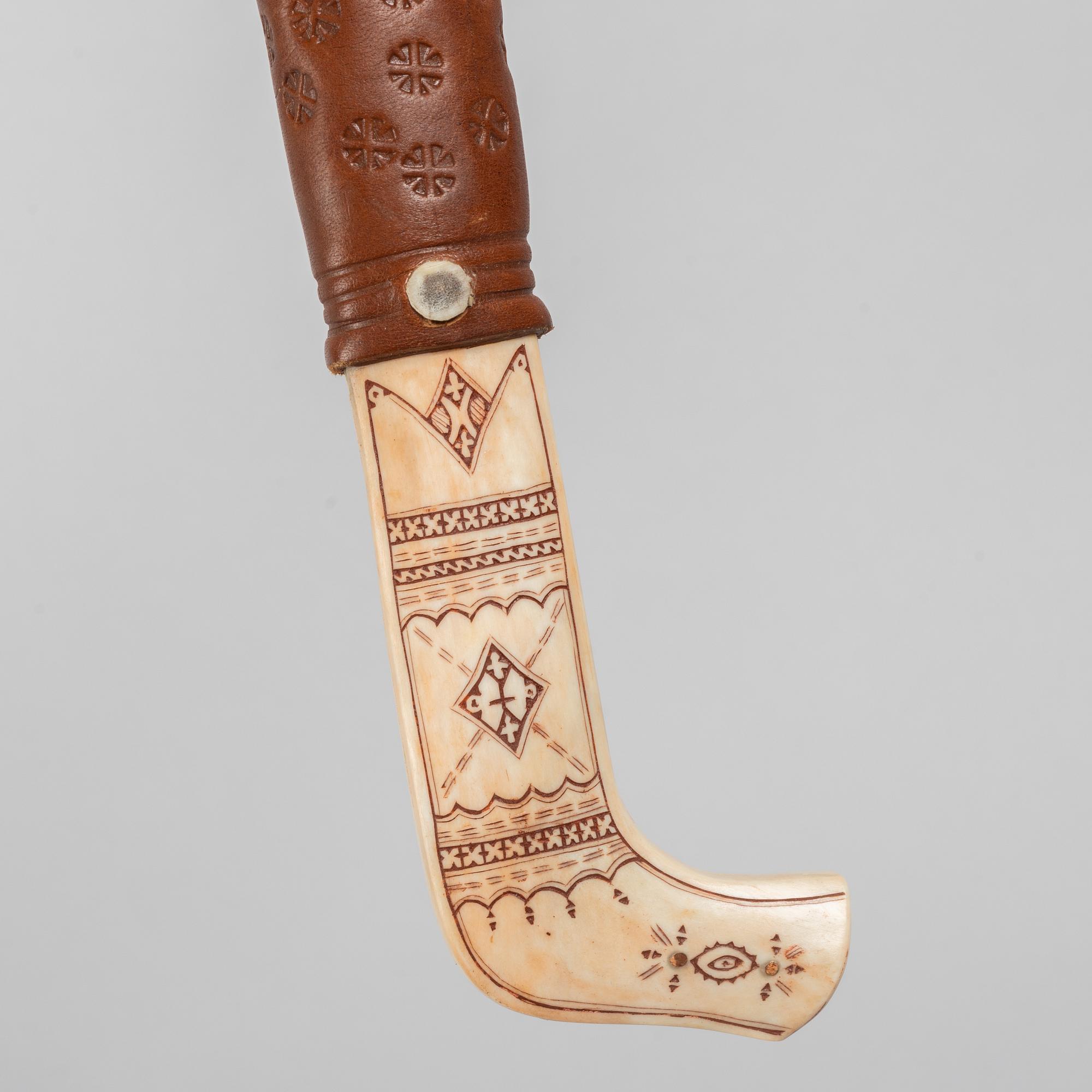 Lars Levi Sunna, a reindeer horn knife, signed.